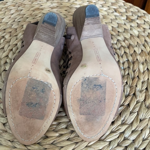 Vince Camuto Gladiator Heeled Sandles - Picture 8 of 8